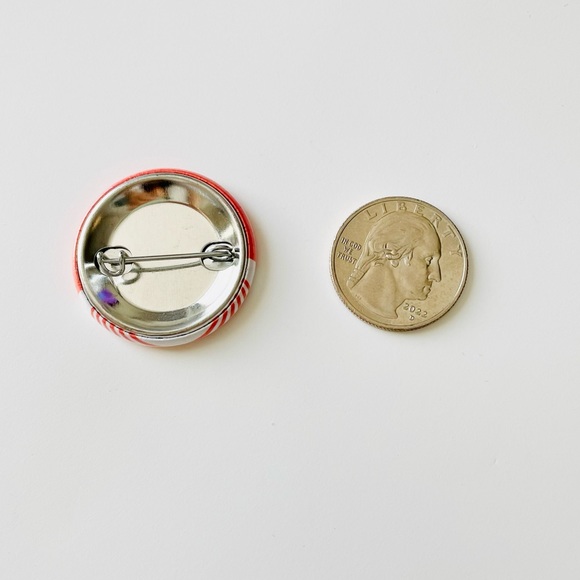 📍 5/$20 Christmas Tree “Christmas” Pin Button - Picture 2 of 2